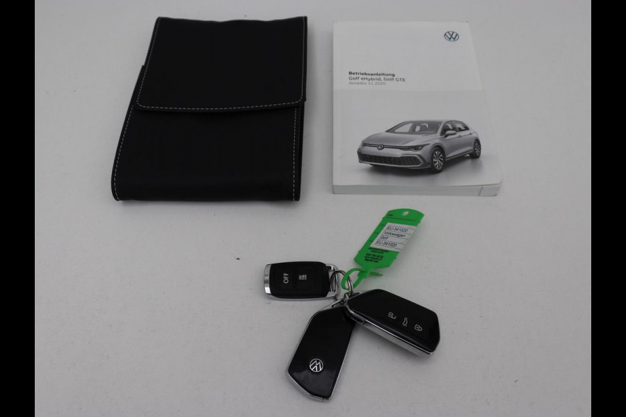 Volkswagen Golf 1.4 eHybrid Style | Stoelverwarming | Carplay | Sfeerverlichting | Navigatie | Full LED | Standkachel | Massage | Adaptive cruise | Memory