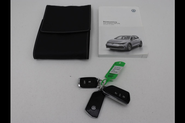 Volkswagen Golf 1.4 eHybrid Style | Stoelverwarming | Carplay | Sfeerverlichting | Navigatie | Full LED | Standkachel | Massage | Adaptive cruise | Memory