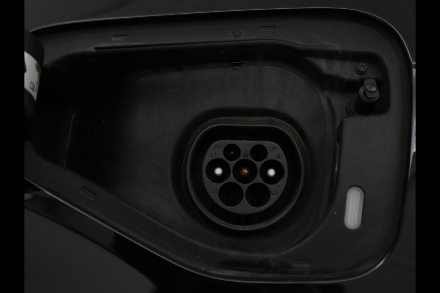 Volkswagen Golf 1.4 eHybrid Style | Stoelverwarming | Carplay | Sfeerverlichting | Navigatie | Full LED | Standkachel | Massage | Adaptive cruise | Memory