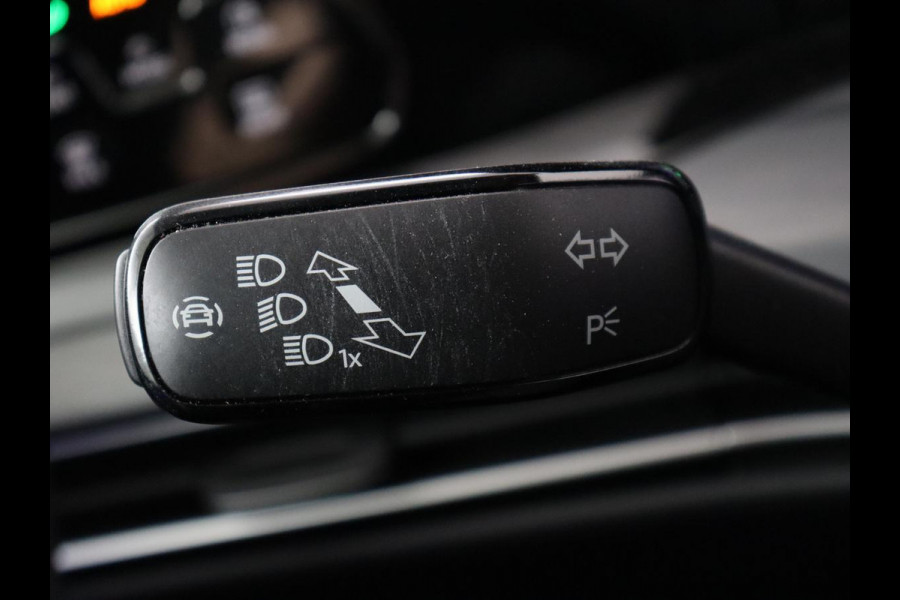 Volkswagen Golf 1.4 eHybrid Style | Stoelverwarming | Carplay | Sfeerverlichting | Navigatie | Full LED | Standkachel | Massage | Adaptive cruise | Memory