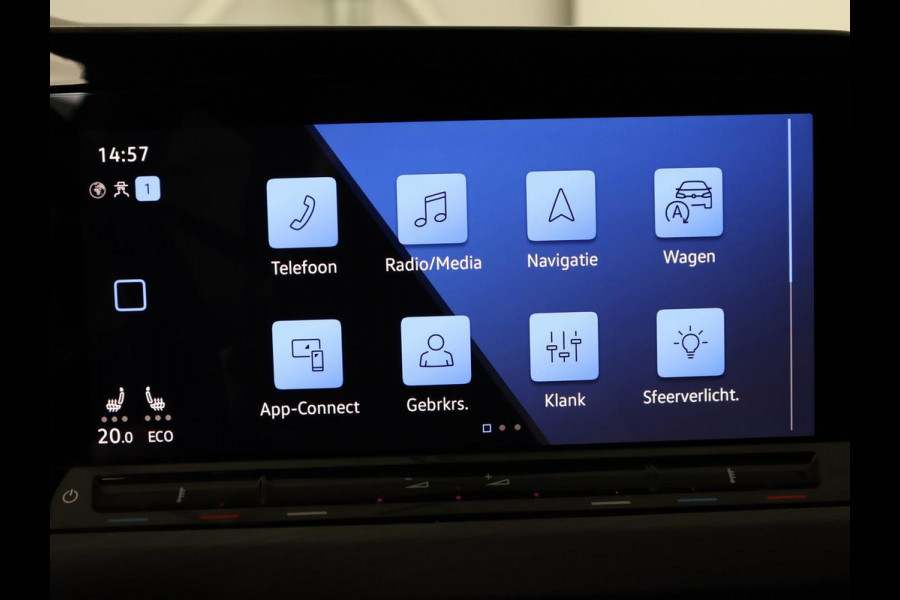 Volkswagen Golf 1.4 eHybrid Style | Stoelverwarming | Carplay | Sfeerverlichting | Navigatie | Full LED | Standkachel | Massage | Adaptive cruise | Memory