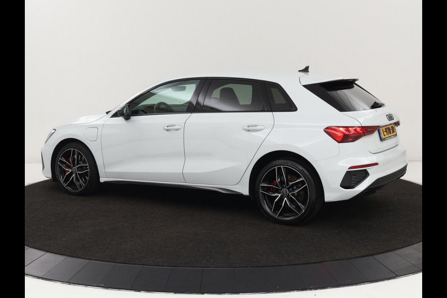 Audi A3 45 TFSIe S edition Competition | Matrix LED | Sportstoelen | Carplay | Navigatie | Half leder | Audi Sound | Climate control | Parkeerhulp | Cruise control