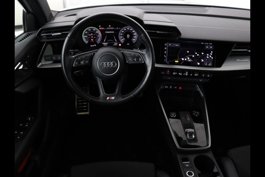 Audi A3 45 TFSIe S edition Competition | Matrix LED | Sportstoelen | Carplay | Navigatie | Half leder | Audi Sound | Climate control | Parkeerhulp | Cruise control
