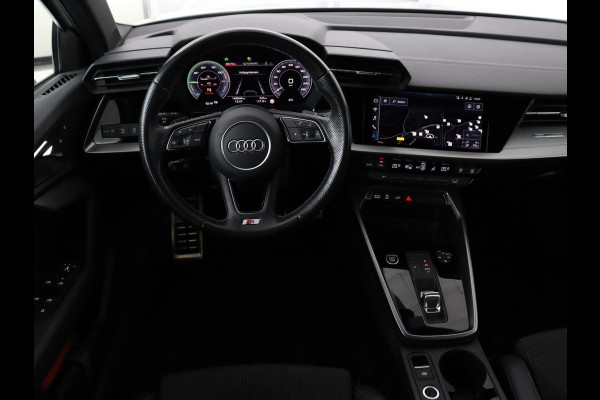 Audi A3 45 TFSIe S edition Competition | Matrix LED | Sportstoelen | Carplay | Navigatie | Half leder | Audi Sound | Climate control | Parkeerhulp | Cruise control