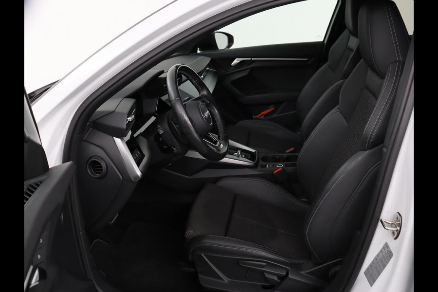 Audi A3 45 TFSIe S edition Competition | Matrix LED | Sportstoelen | Carplay | Navigatie | Half leder | Audi Sound | Climate control | Parkeerhulp | Cruise control