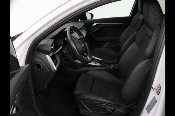 Audi A3 45 TFSIe S edition Competition | Matrix LED | Sportstoelen | Carplay | Navigatie | Half leder | Audi Sound | Climate control | Parkeerhulp | Cruise control