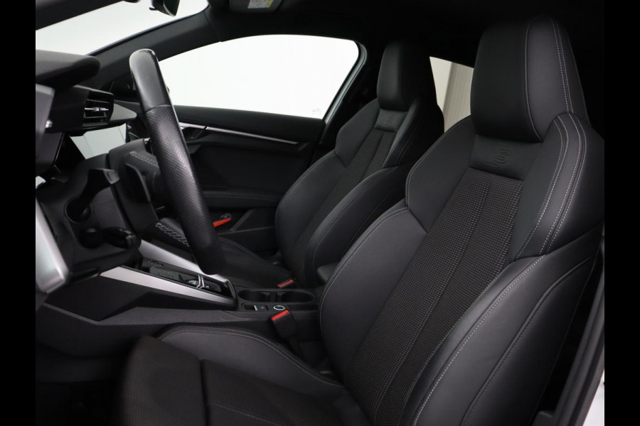 Audi A3 45 TFSIe S edition Competition | Matrix LED | Sportstoelen | Carplay | Navigatie | Half leder | Audi Sound | Climate control | Parkeerhulp | Cruise control
