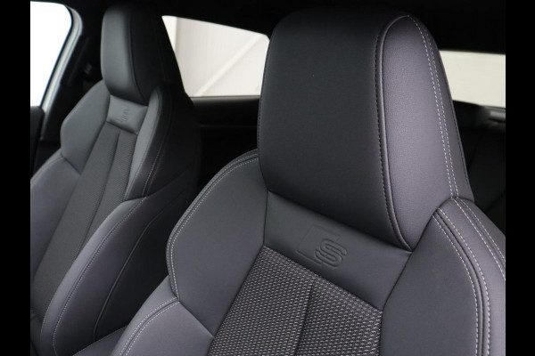 Audi A3 45 TFSIe S edition Competition | Matrix LED | Sportstoelen | Carplay | Navigatie | Half leder | Audi Sound | Climate control | Parkeerhulp | Cruise control