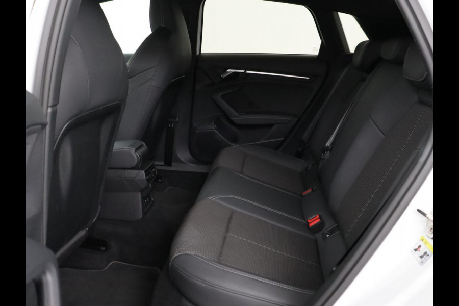 Audi A3 45 TFSIe S edition Competition | Matrix LED | Sportstoelen | Carplay | Navigatie | Half leder | Audi Sound | Climate control | Parkeerhulp | Cruise control