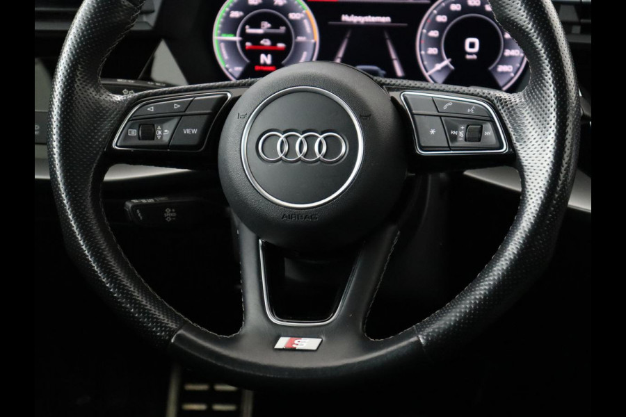 Audi A3 45 TFSIe S edition Competition | Matrix LED | Sportstoelen | Carplay | Navigatie | Half leder | Audi Sound | Climate control | Parkeerhulp | Cruise control