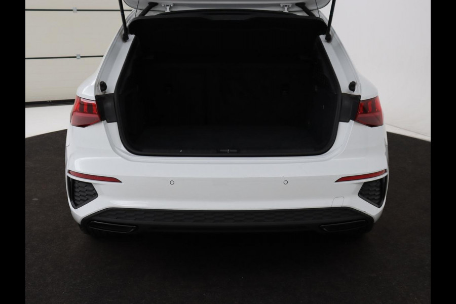 Audi A3 45 TFSIe S edition Competition | Matrix LED | Sportstoelen | Carplay | Navigatie | Half leder | Audi Sound | Climate control | Parkeerhulp | Cruise control