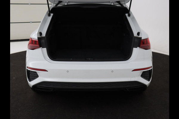 Audi A3 45 TFSIe S edition Competition | Matrix LED | Sportstoelen | Carplay | Navigatie | Half leder | Audi Sound | Climate control | Parkeerhulp | Cruise control