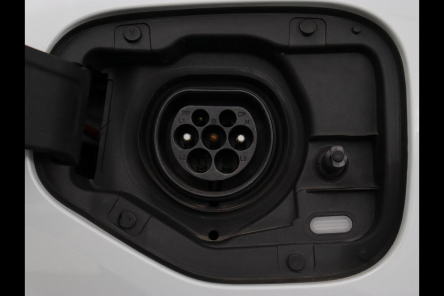 Audi A3 45 TFSIe S edition Competition | Matrix LED | Sportstoelen | Carplay | Navigatie | Half leder | Audi Sound | Climate control | Parkeerhulp | Cruise control