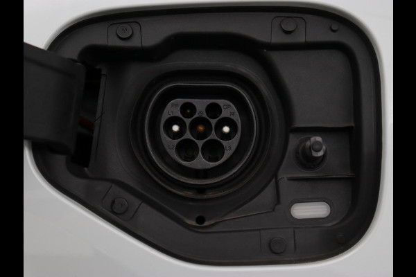 Audi A3 45 TFSIe S edition Competition | Matrix LED | Sportstoelen | Carplay | Navigatie | Half leder | Audi Sound | Climate control | Parkeerhulp | Cruise control