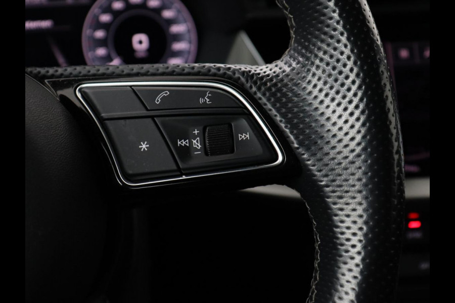 Audi A3 45 TFSIe S edition Competition | Matrix LED | Sportstoelen | Carplay | Navigatie | Half leder | Audi Sound | Climate control | Parkeerhulp | Cruise control