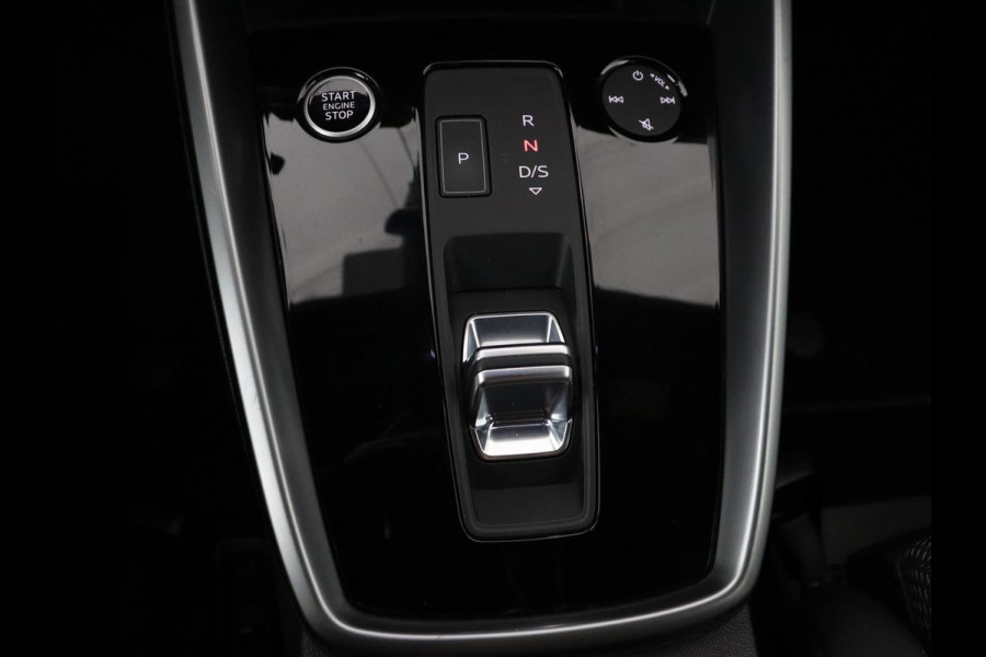 Audi A3 45 TFSIe S edition Competition | Matrix LED | Sportstoelen | Carplay | Navigatie | Half leder | Audi Sound | Climate control | Parkeerhulp | Cruise control