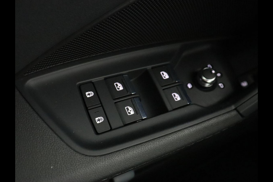 Audi A3 45 TFSIe S edition Competition | Matrix LED | Sportstoelen | Carplay | Navigatie | Half leder | Audi Sound | Climate control | Parkeerhulp | Cruise control