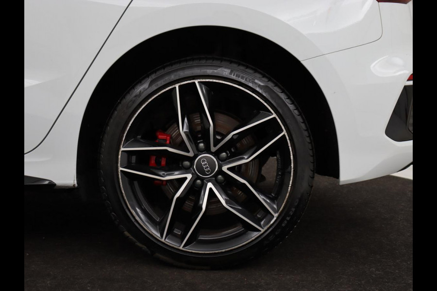 Audi A3 45 TFSIe S edition Competition | Matrix LED | Sportstoelen | Carplay | Navigatie | Half leder | Audi Sound | Climate control | Parkeerhulp | Cruise control