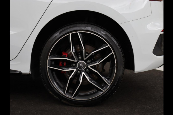 Audi A3 45 TFSIe S edition Competition | Matrix LED | Sportstoelen | Carplay | Navigatie | Half leder | Audi Sound | Climate control | Parkeerhulp | Cruise control