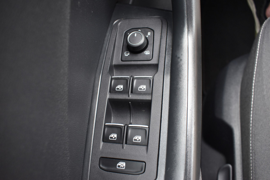 Volkswagen T-Roc 1.5 TSI Style Automaat / Navigatie / Adap. Cruise / Trekhaak / Camera / PDC v+a / 17" LM
