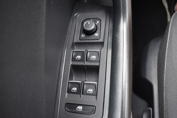 Volkswagen T-Roc 1.5 TSI Style Automaat / Navigatie / Adap. Cruise / Trekhaak / Camera / PDC v+a / 17" LM