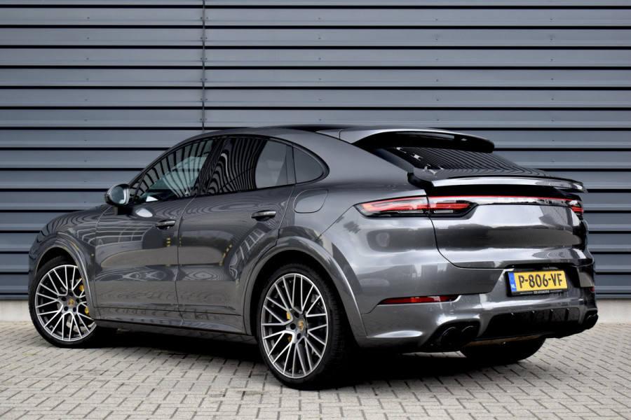 Porsche Cayenne Coupé 3.0 E-Hybrid 462pk SportDesign | Panoramadak | 22'' Velgen | ACC | Head-Up | Bose | Sportchrono | Leder Dashbord |