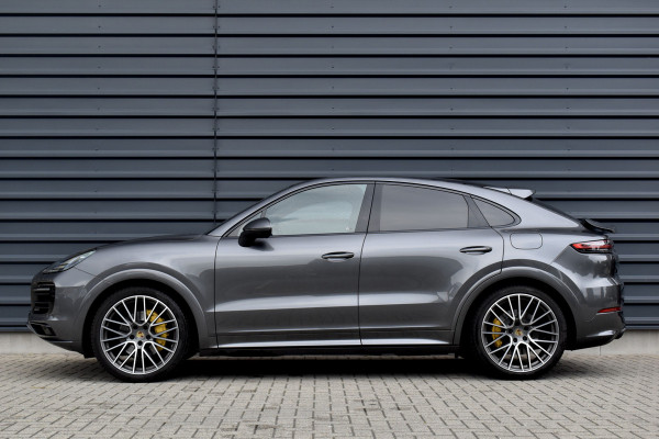 Porsche Cayenne Coupé 3.0 E-Hybrid 462pk SportDesign | Panoramadak | 22'' Velgen | ACC | Head-Up | Bose | Sportchrono | Leder Dashbord |