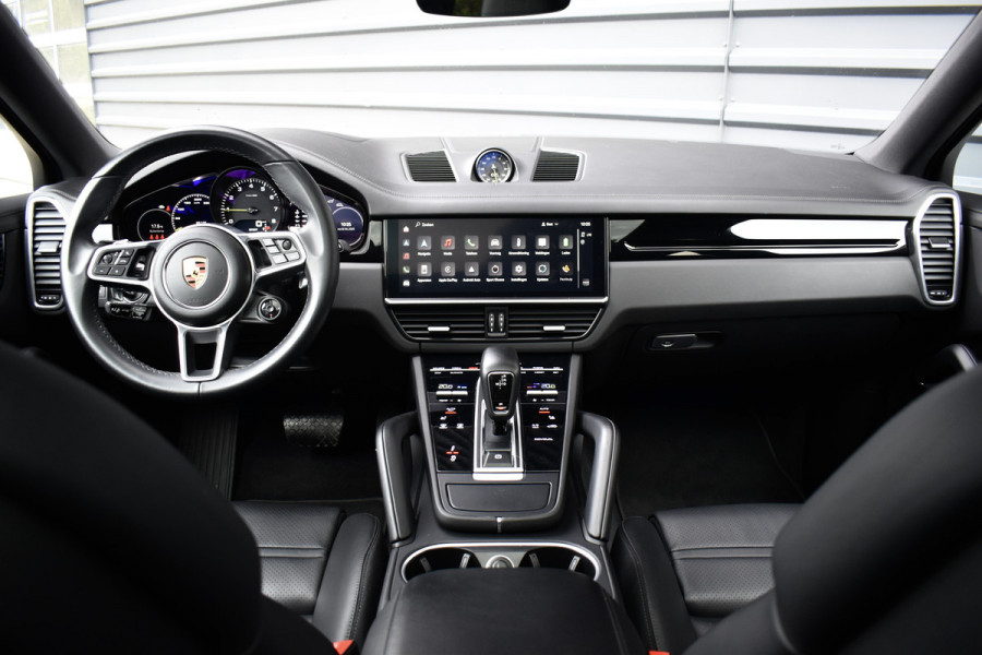 Porsche Cayenne Coupé 3.0 E-Hybrid 462pk SportDesign | Panoramadak | 22'' Velgen | ACC | Head-Up | Bose | Sportchrono | Leder Dashbord |