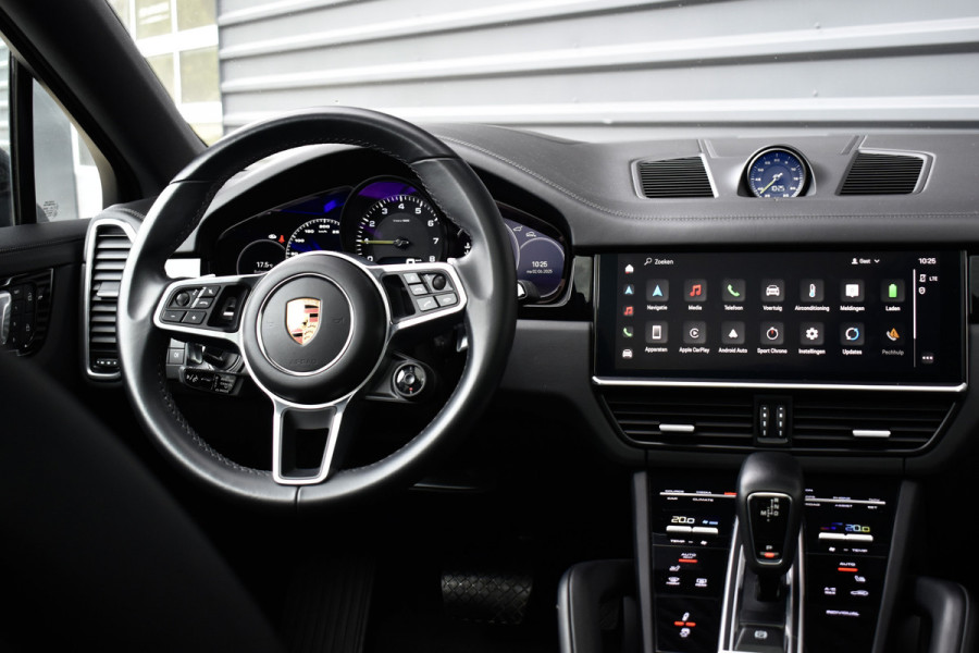 Porsche Cayenne Coupé 3.0 E-Hybrid 462pk SportDesign | Panoramadak | 22'' Velgen | ACC | Head-Up | Bose | Sportchrono | Leder Dashbord |