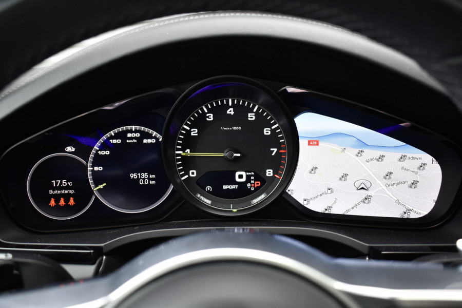 Porsche Cayenne Coupé 3.0 E-Hybrid 462pk SportDesign | Panoramadak | 22'' Velgen | ACC | Head-Up | Bose | Sportchrono | Leder Dashbord |