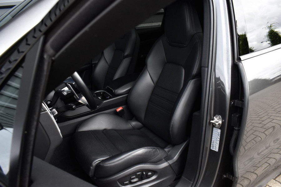 Porsche Cayenne Coupé 3.0 E-Hybrid 462pk SportDesign | Panoramadak | 22'' Velgen | ACC | Head-Up | Bose | Sportchrono | Leder Dashbord |