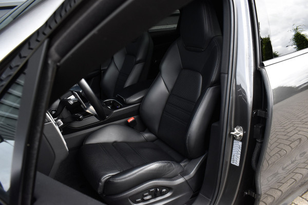 Porsche Cayenne Coupé 3.0 E-Hybrid 462pk SportDesign | Panoramadak | 22'' Velgen | ACC | Head-Up | Bose | Sportchrono | Leder Dashbord |