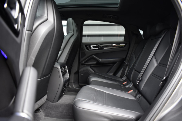 Porsche Cayenne Coupé 3.0 E-Hybrid 462pk SportDesign | Panoramadak | 22'' Velgen | ACC | Head-Up | Bose | Sportchrono | Leder Dashbord |