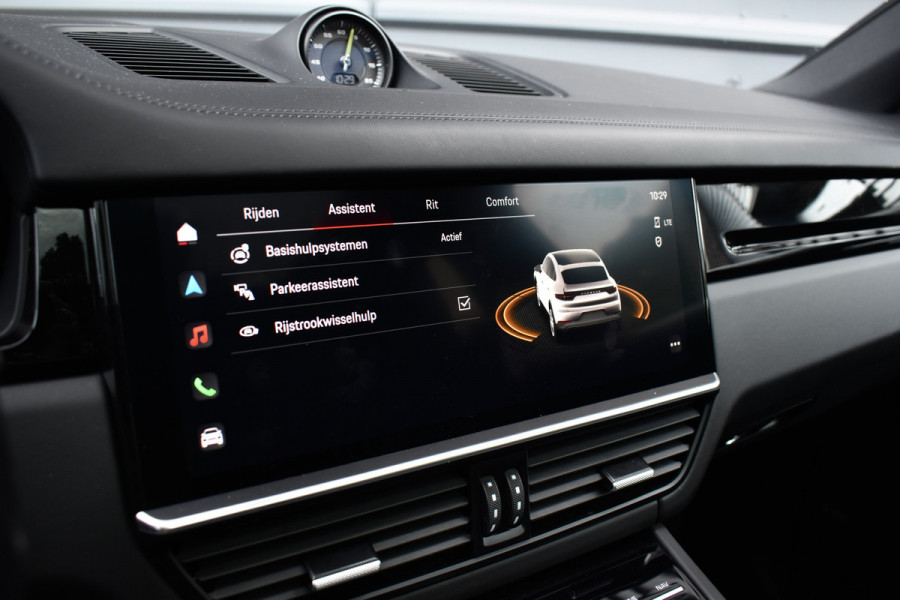 Porsche Cayenne Coupé 3.0 E-Hybrid 462pk SportDesign | Panoramadak | 22'' Velgen | ACC | Head-Up | Bose | Sportchrono | Leder Dashbord |