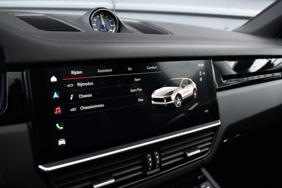 Porsche Cayenne Coupé 3.0 E-Hybrid 462pk SportDesign | Panoramadak | 22'' Velgen | ACC | Head-Up | Bose | Sportchrono | Leder Dashbord |