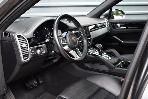 Porsche Cayenne Coupé 3.0 E-Hybrid 462pk SportDesign | Panoramadak | 22'' Velgen | ACC | Head-Up | Bose | Sportchrono | Leder Dashbord |