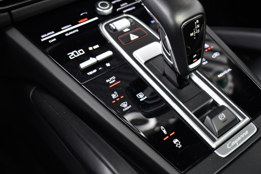 Porsche Cayenne Coupé 3.0 E-Hybrid 462pk SportDesign | Panoramadak | 22'' Velgen | ACC | Head-Up | Bose | Sportchrono | Leder Dashbord |