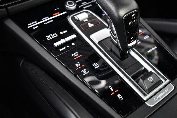 Porsche Cayenne Coupé 3.0 E-Hybrid 462pk SportDesign | Panoramadak | 22'' Velgen | ACC | Head-Up | Bose | Sportchrono | Leder Dashbord |