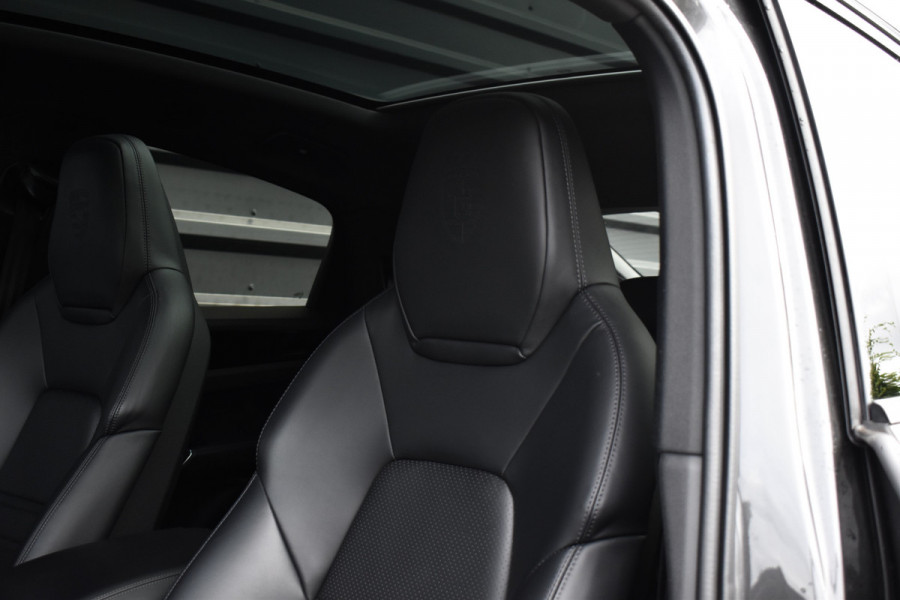 Porsche Cayenne Coupé 3.0 E-Hybrid 462pk SportDesign | Panoramadak | 22'' Velgen | ACC | Head-Up | Bose | Sportchrono | Leder Dashbord |