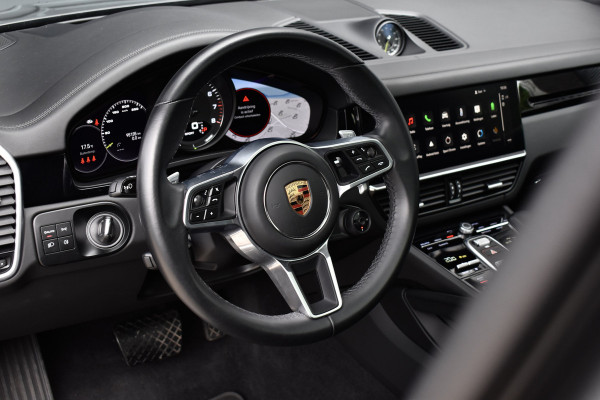 Porsche Cayenne Coupé 3.0 E-Hybrid 462pk SportDesign | Panoramadak | 22'' Velgen | ACC | Head-Up | Bose | Sportchrono | Leder Dashbord |