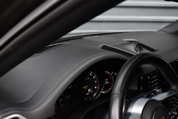 Porsche Cayenne Coupé 3.0 E-Hybrid 462pk SportDesign | Panoramadak | 22'' Velgen | ACC | Head-Up | Bose | Sportchrono | Leder Dashbord |