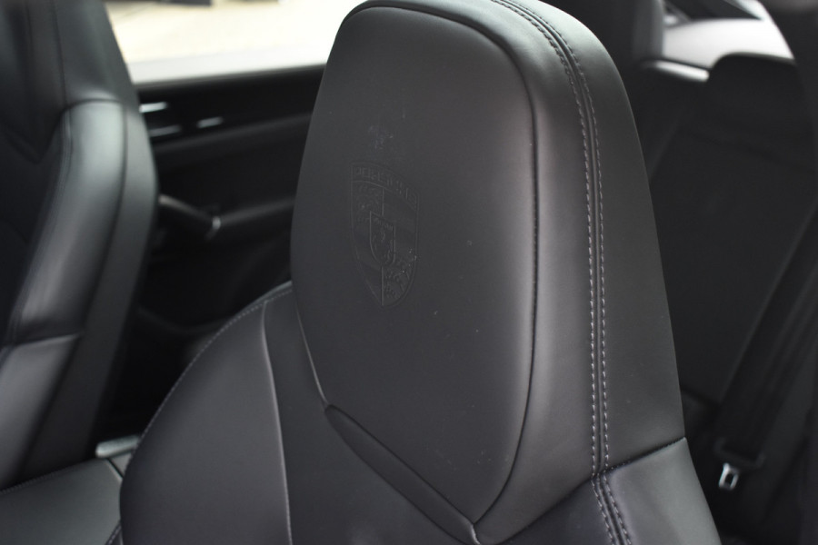 Porsche Cayenne Coupé 3.0 E-Hybrid 462pk SportDesign | Panoramadak | 22'' Velgen | ACC | Head-Up | Bose | Sportchrono | Leder Dashbord |