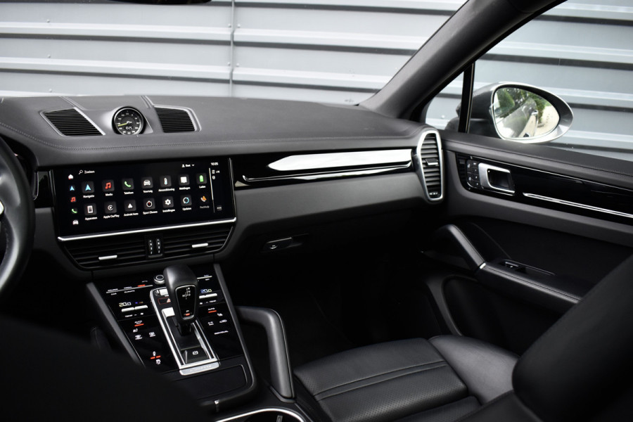 Porsche Cayenne Coupé 3.0 E-Hybrid 462pk SportDesign | Panoramadak | 22'' Velgen | ACC | Head-Up | Bose | Sportchrono | Leder Dashbord |