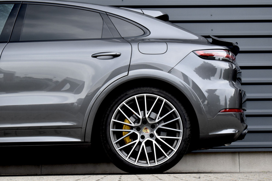 Porsche Cayenne Coupé 3.0 E-Hybrid 462pk SportDesign | Panoramadak | 22'' Velgen | ACC | Head-Up | Bose | Sportchrono | Leder Dashbord |