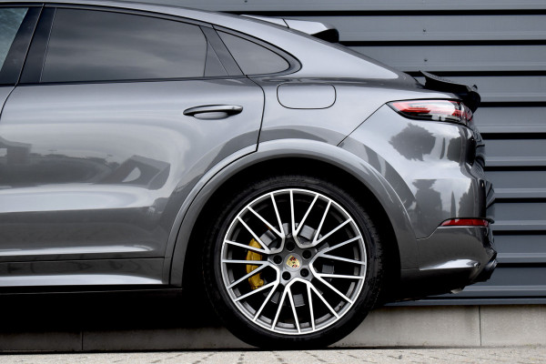 Porsche Cayenne Coupé 3.0 E-Hybrid 462pk SportDesign | Panoramadak | 22'' Velgen | ACC | Head-Up | Bose | Sportchrono | Leder Dashbord |