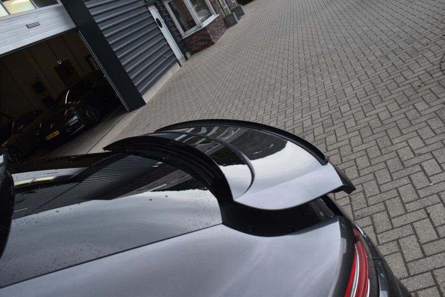 Porsche Cayenne Coupé 3.0 E-Hybrid 462pk SportDesign | Panoramadak | 22'' Velgen | ACC | Head-Up | Bose | Sportchrono | Leder Dashbord |