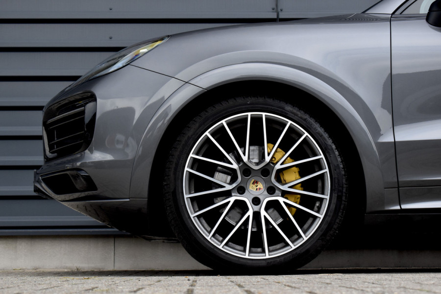 Porsche Cayenne Coupé 3.0 E-Hybrid 462pk SportDesign | Panoramadak | 22'' Velgen | ACC | Head-Up | Bose | Sportchrono | Leder Dashbord |