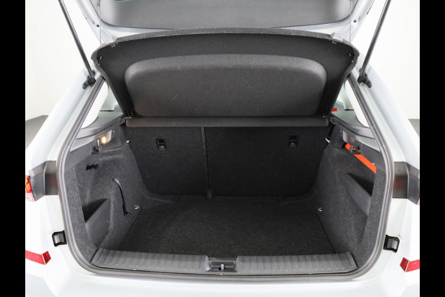 Škoda Kamiq 1.0 TSI Ambition 110pk Automaat | Navigatie via App | Parkeersensoren | Cruise controle