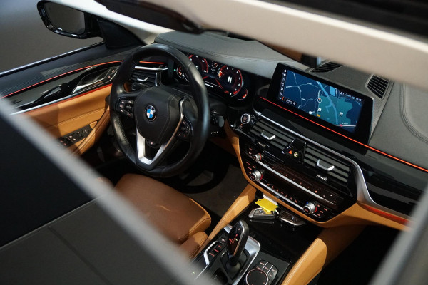 BMW 5 Serie Touring 530i xDrive Executive / ADAPTIEVE DEMPING / PANODAK / CAMERA / DODEHOEKDETECTIE / DEALER ONDERHOUDEN
