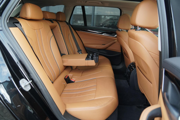 BMW 5 Serie Touring 530i xDrive Executive / ADAPTIEVE DEMPING / PANODAK / CAMERA / DODEHOEKDETECTIE / DEALER ONDERHOUDEN